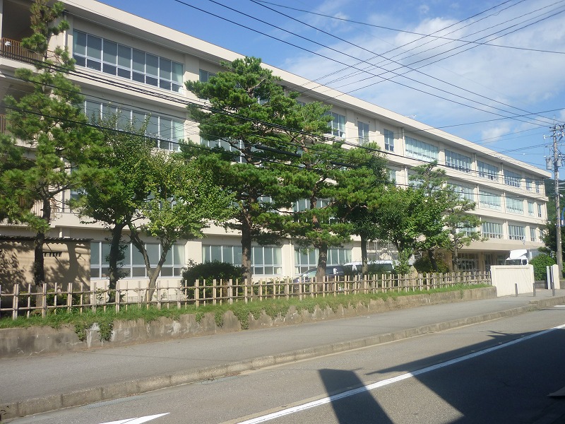 岡田貸家の周辺写真