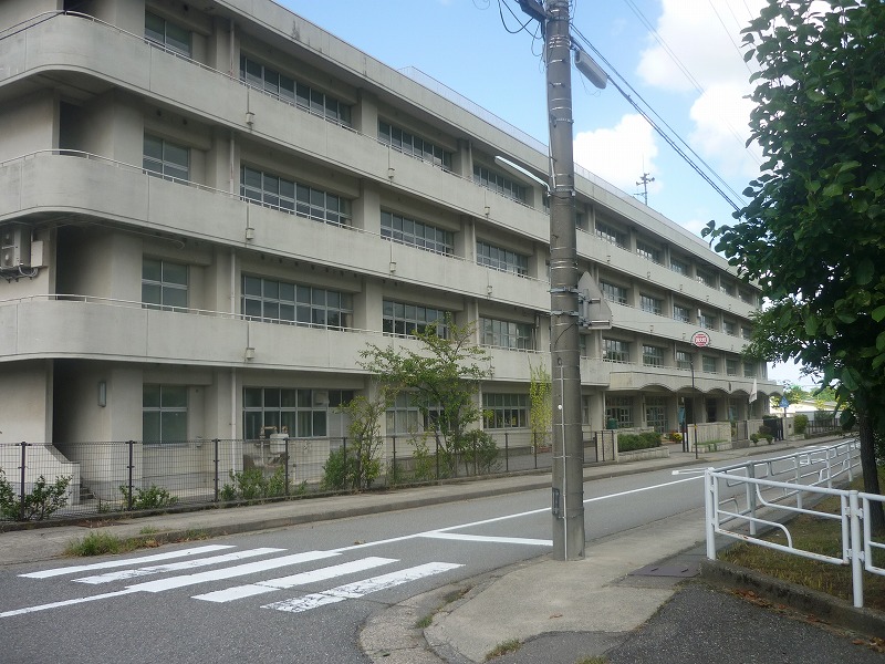 岡田貸家の周辺写真