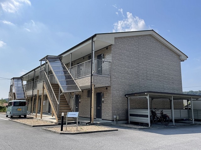 【彦根市鳥居本町のアパートの建物外観】