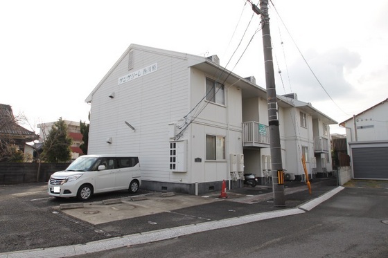 岡山市中区西川原のアパートの建物外観