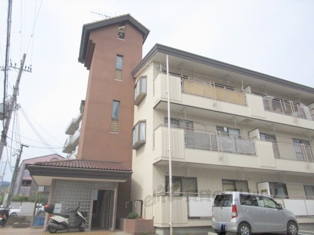 長岡京市野添のマンションの建物外観