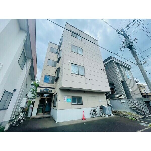 札幌市南区澄川三条のマンションの建物外観