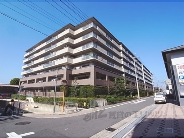 京都市伏見区竹中町のマンションの建物外観