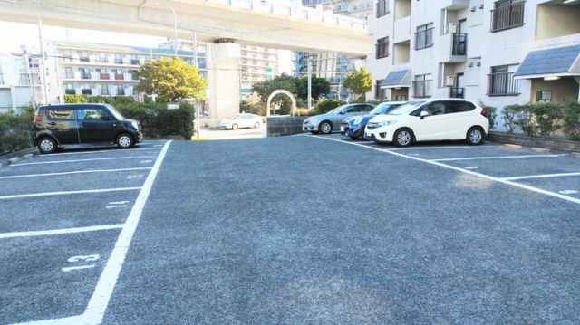 【北九州市小倉南区志徳のマンションの駐車場】