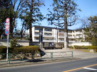 【調布市深大寺南町のアパートの小学校】