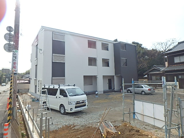 三木市本町のアパートの建物外観