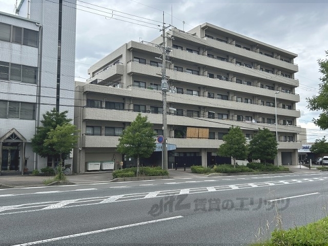 京都市西京区大枝沓掛町のマンションの建物外観