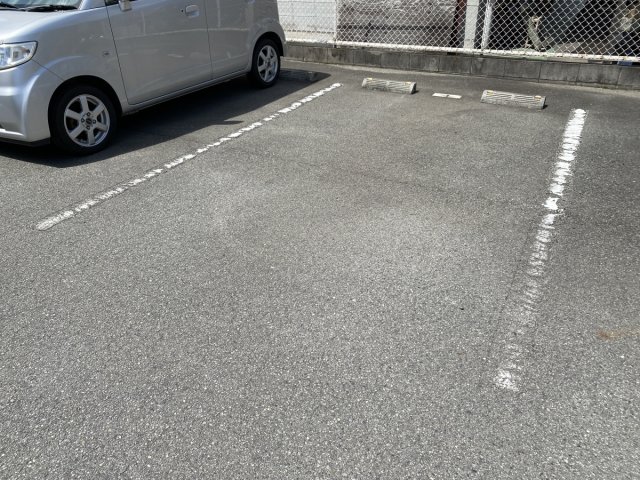 【姫路市広畑区吾妻町のアパートの駐車場】