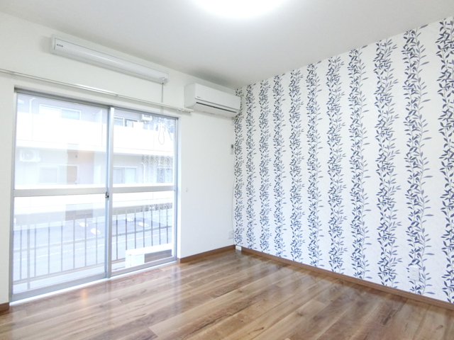 居室・リビング　角部屋・２面採光・明るい室内です！