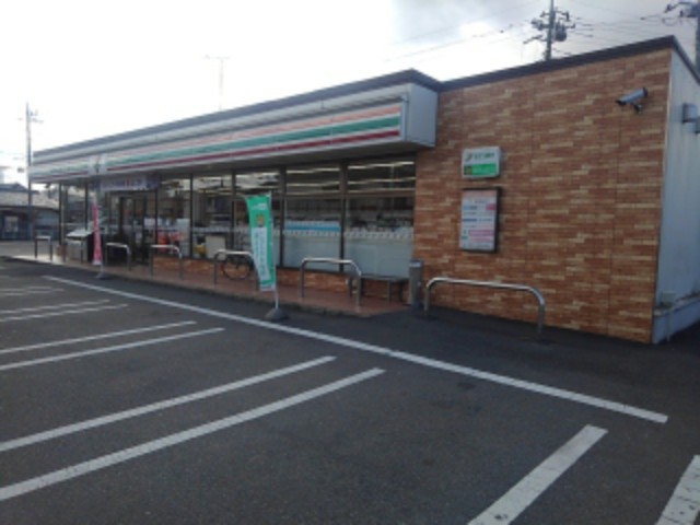 コンビニ　セブンイレブン貝沢町店（コンビニ）まで450m
