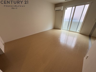 居室・リビング　リビングは12.3帖。室内にエアコン1台あり☆