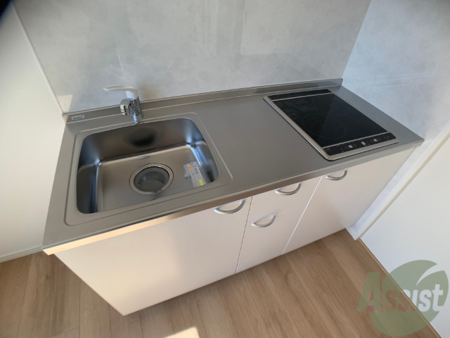 キッチン　キッチンはシックなデザインでした。洗い場も大きい。