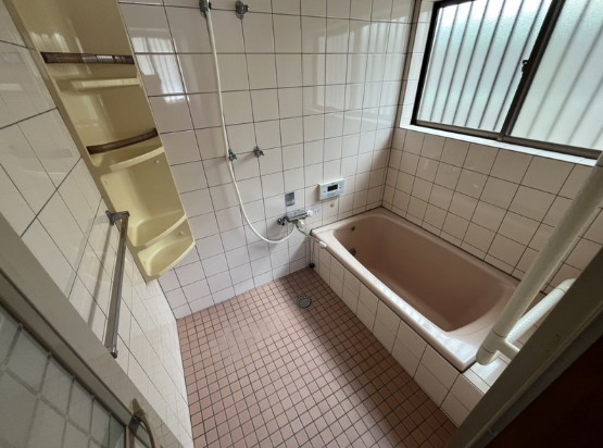 平岡町一色貸家の風呂写真