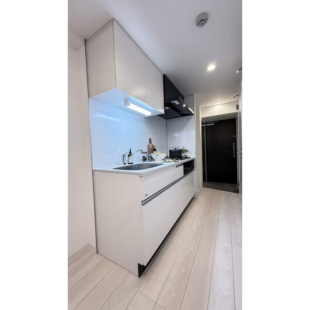 キッチン　反転タイプ・室内写真にある家具・小物は入居時に撤去いたします