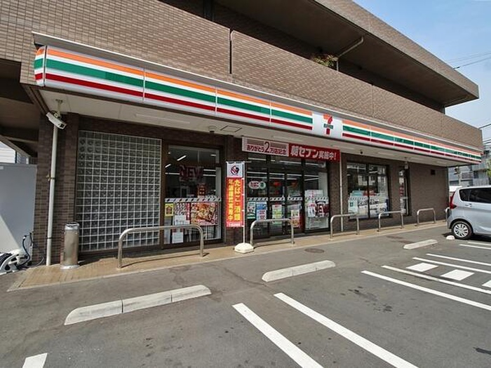 コンビニ　セブンイレブン（コンビニ）まで300m