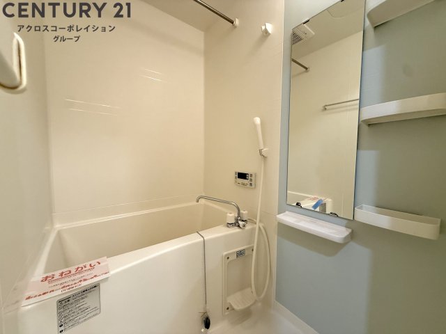 バス・シャワールーム　シンプルな浴室