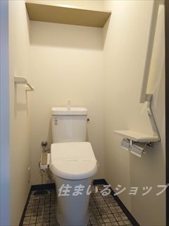 トイレ　シャワートイレ・手すりあり