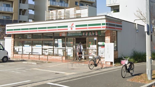 コンビニ　セブンイレブン　千里万博公園西口店（コンビニ）まで521m