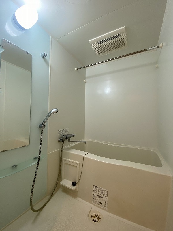 バス・シャワールーム　この季節には、必需の浴室乾燥機あります♪