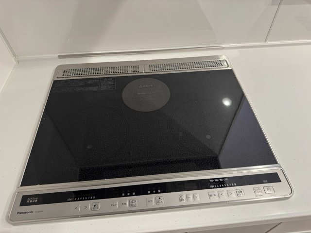 キッチン　IH３口でございます。