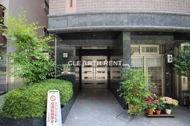 エントランス　植栽豊かなエントランス