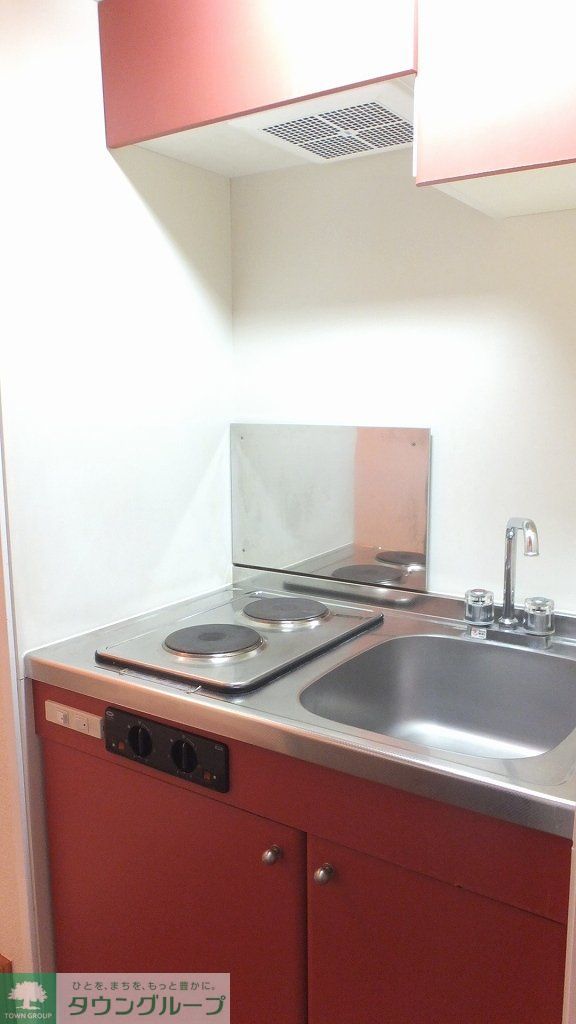 キッチン　2口の電気コンロ付き