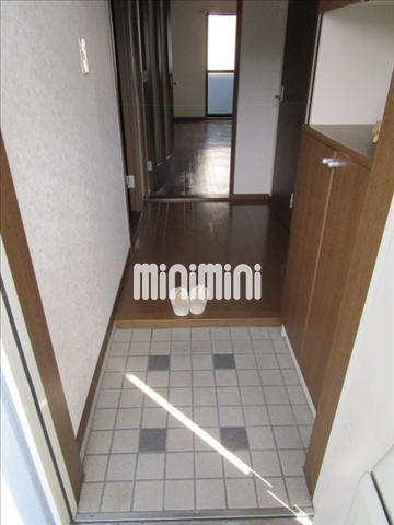 玄関　下駄箱付きの玄関です