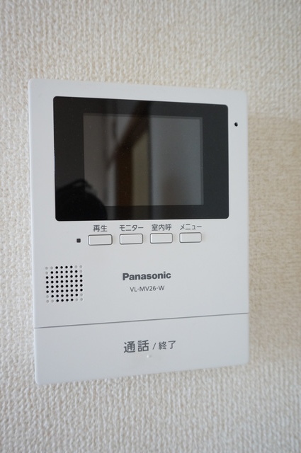 セキュリティ　来訪者の姿を確認できるＴＶモニター付インターホン設置済です！