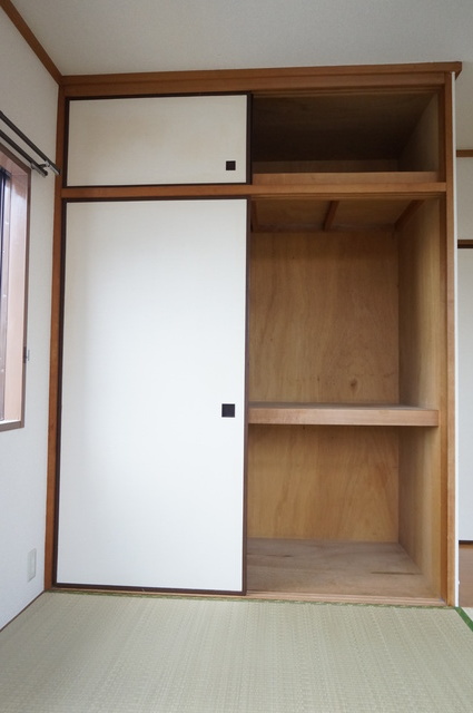 収納　押入れタイプはお荷物が多い方も安心の収納力です☆