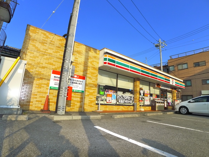 コンビニ　セブンイレブン（コンビニ）まで340m