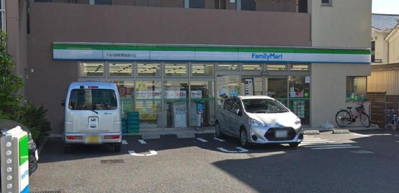 コンビニ　ファミリーマート（コンビニ）まで6m