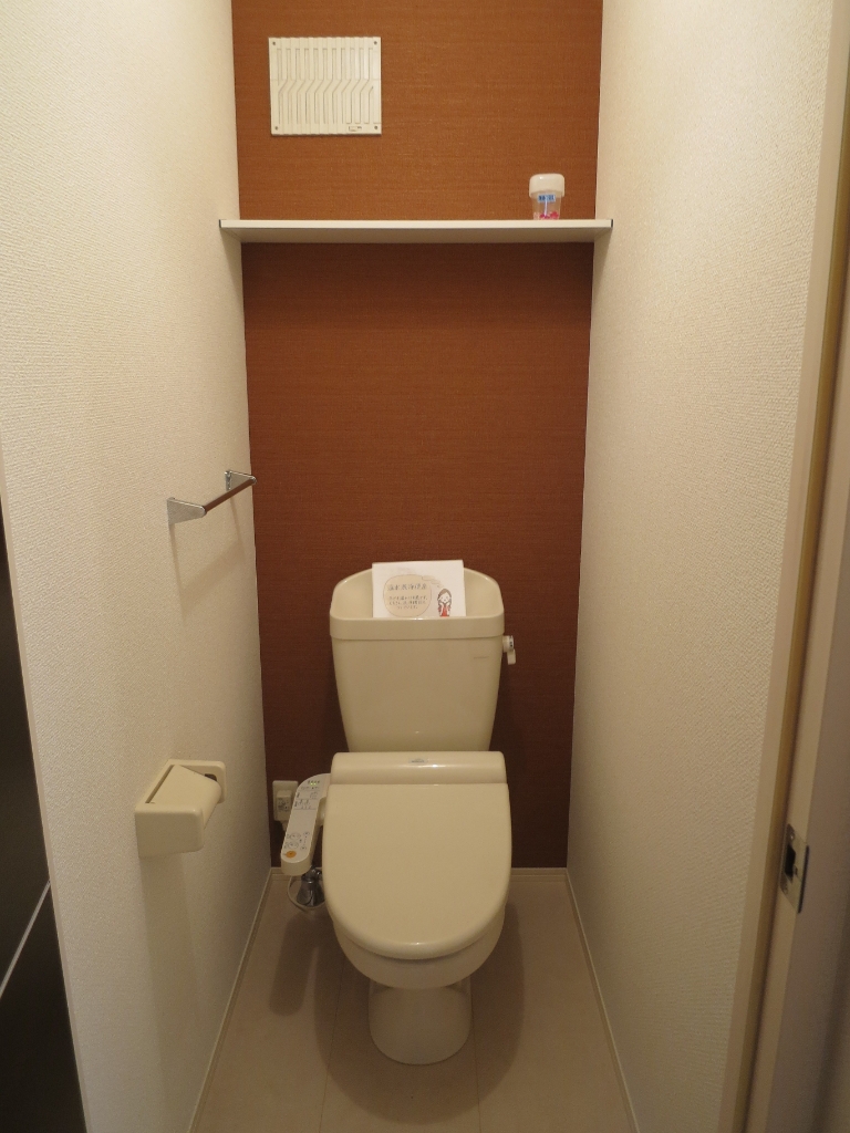 トイレ　温水洗浄便座仕様です。