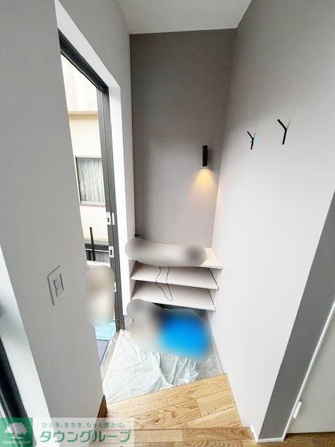 玄関　駐車場