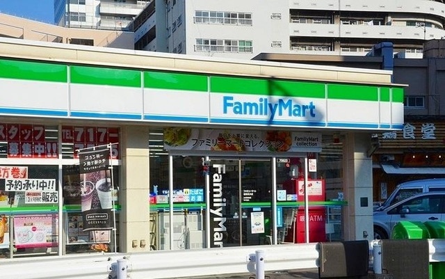 コンビニ　ファミリーマート 福岡長浜店（コンビニ）まで387m