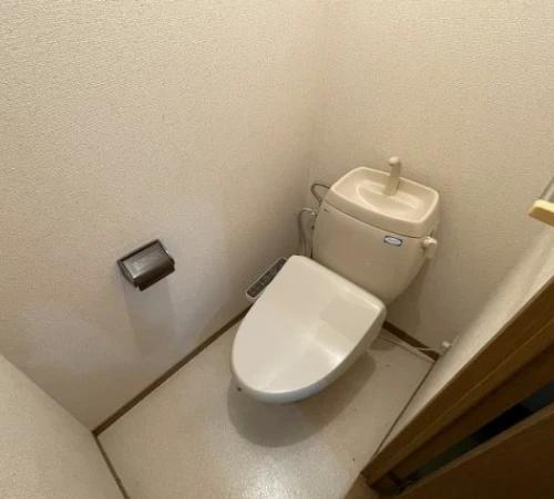 東京メトロ丸ノ内線 本郷三丁目駅 徒歩8分 2階建 築32年のトイレ写真