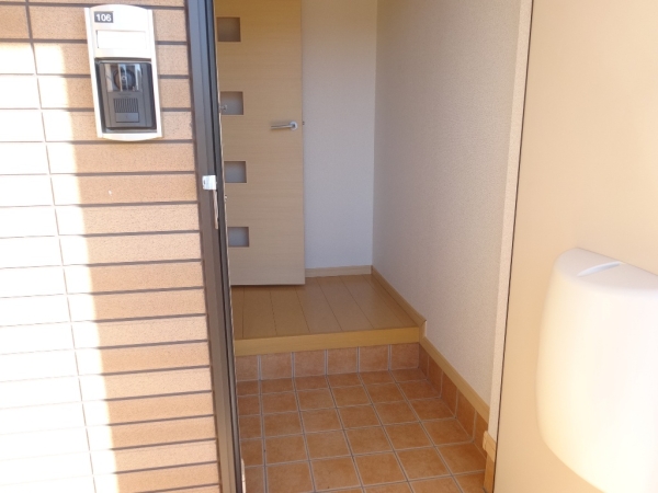 玄関　入ってすぐにホールがあります