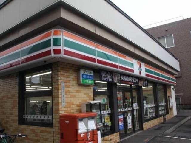 コンビニ　セブンイレブン月寒西1条店（コンビニ）まで293m