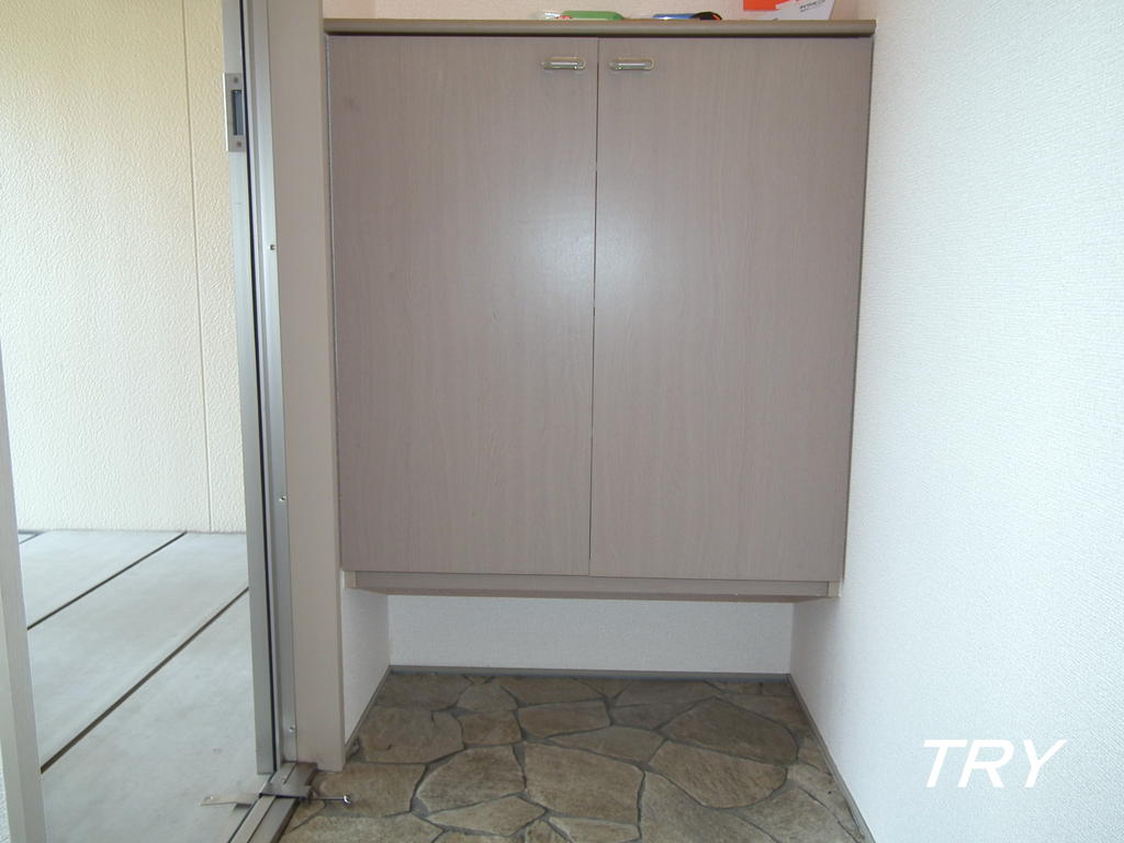 玄関　下駄箱付です。