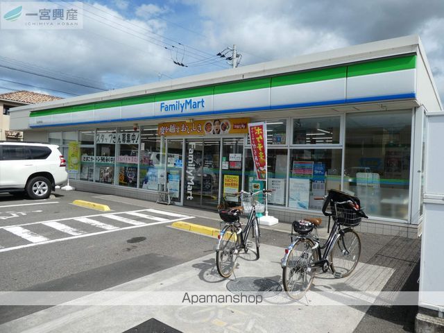 コンビニ　ファミリーマート（コンビニ）まで156m