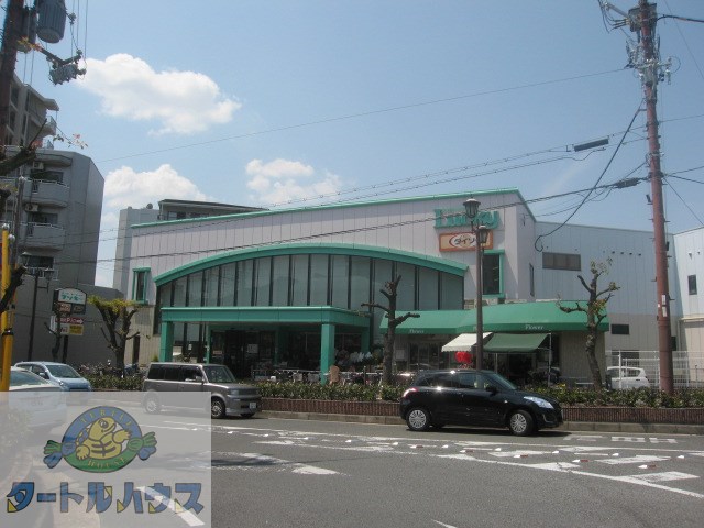 スーパー　ラッキー忍ヶ丘駅前店（スーパー）まで205m