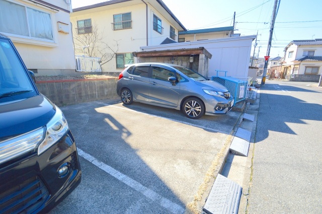 ショッピングセンター　ラ・ムー中野東店（ショッピングセンター）まで779m