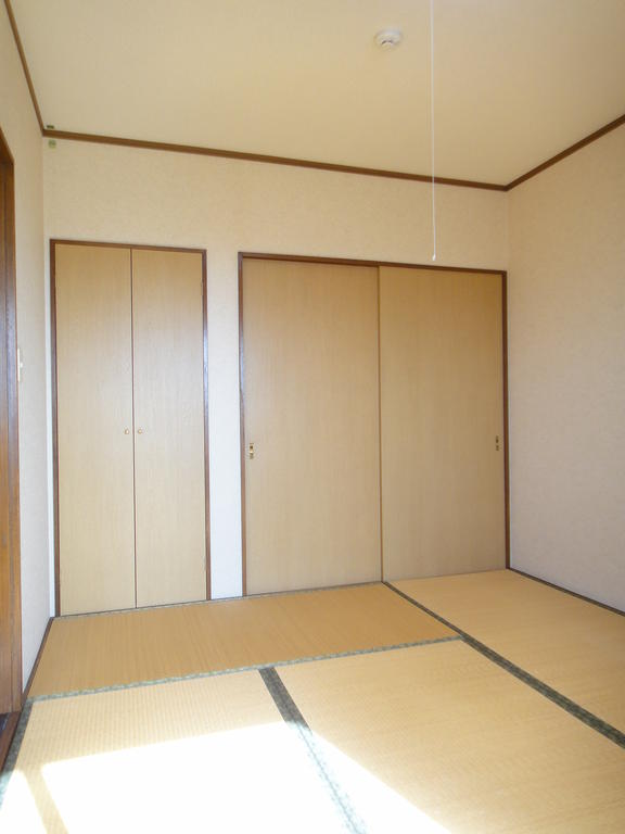 収納　フローリング変更中