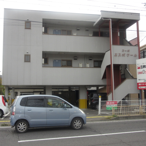 上田市中央のアパートの建物外観