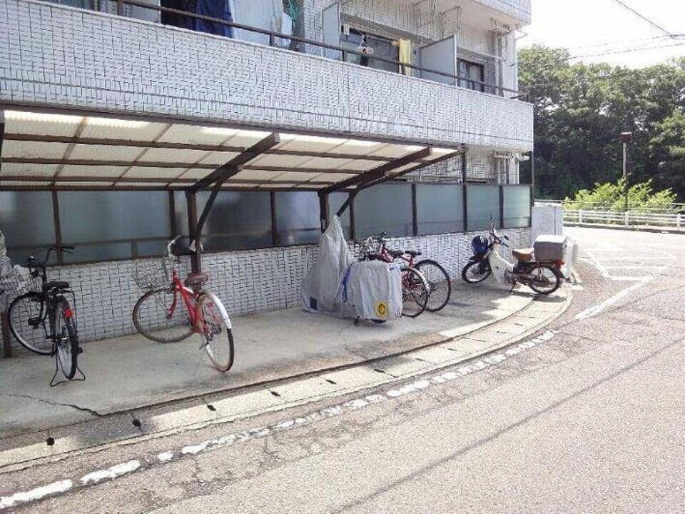 駐車場　駐輪場