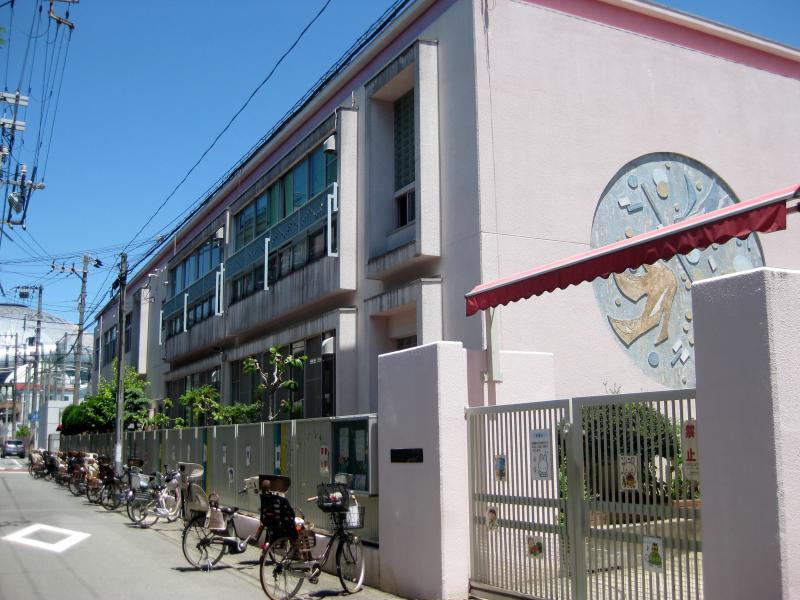 幼稚園・保育園　大阪市立三軒家西幼稚園（幼稚園・保育園）まで438m