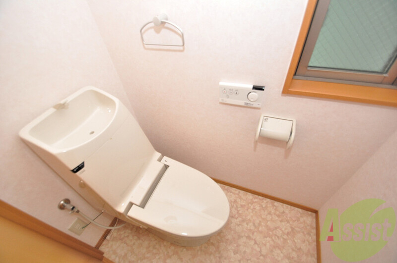 トイレ　清潔感のある綺麗なトイレにはウォシュレット標準装備です。