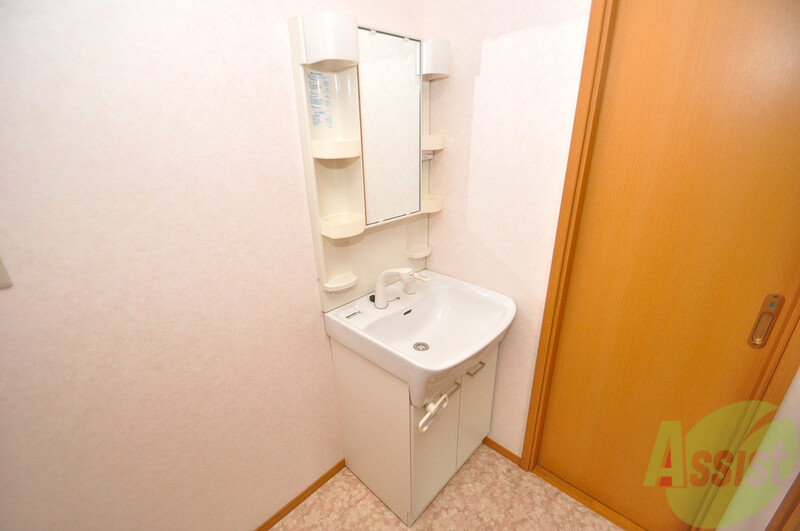 洗面設備　豪華な洗面台はもちろんシャンプードレッサー完備です。