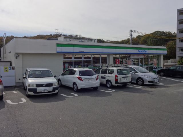 コンビニ　ファミリーマート（コンビニ）まで510m