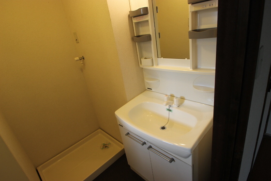 洗面設備　※写真は別号室のものです。
