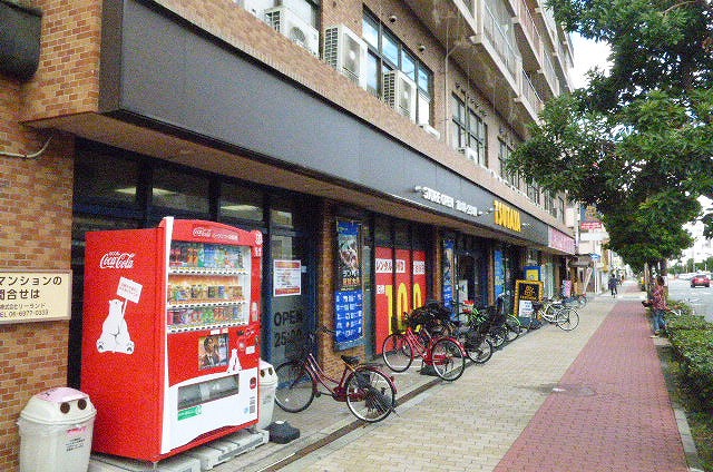 コンビニ　ファミリーマート（コンビニ）まで1300m